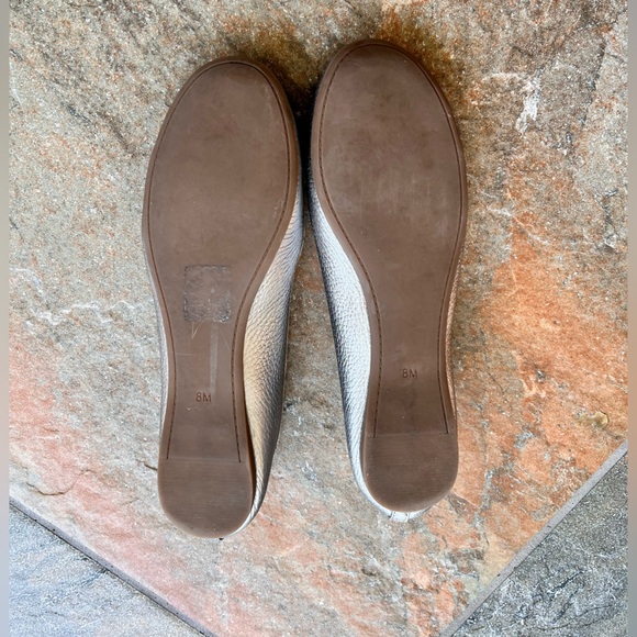 Tory Burch Silver/Pewter Ruby Ballet Flats Logo Pebbled Leather Size 8 - Picture 6 of 6
